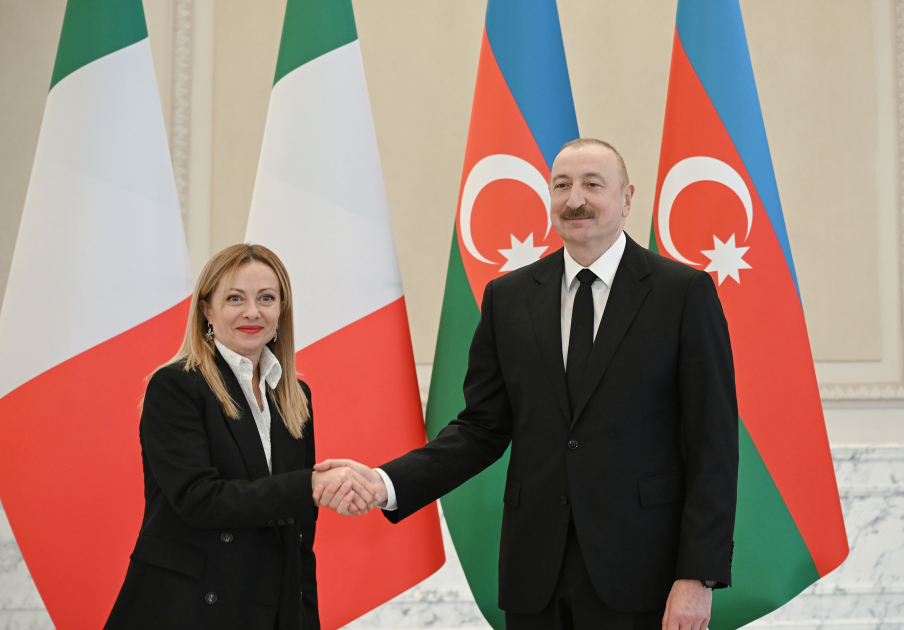 President Ilham Aliyev holds one-on-one meeting with President of Italian Council of Ministers Giorgia Meloni (PHOTO)