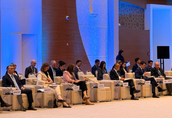 Azerbaijani delegation conducts key meetings at ADB annual forum