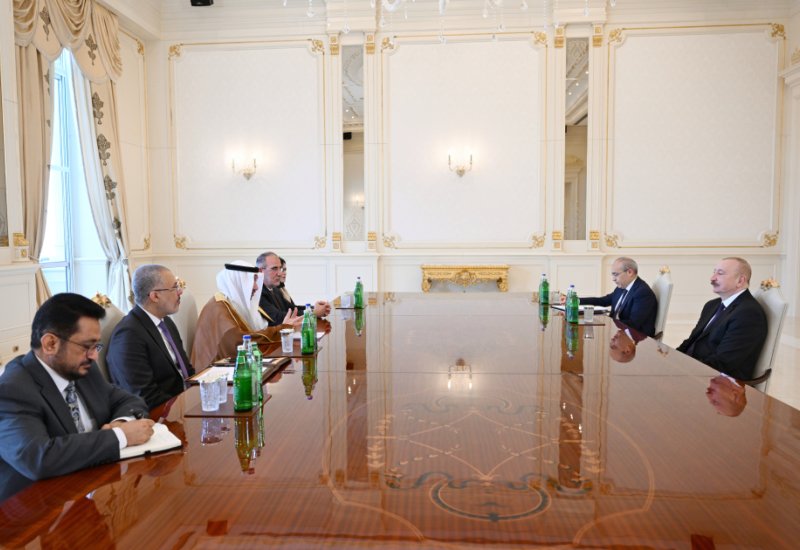 President Ilham Aliyev receives delegation led by Chairman of Islamic Development Bank group (PHOTO)