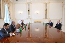 President Ilham Aliyev receives delegation led by Chairman of Islamic Development Bank group (PHOTO/VIDEO)