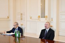 President Ilham Aliyev receives delegation led by Chairman of Islamic Development Bank group (PHOTO/VIDEO)
