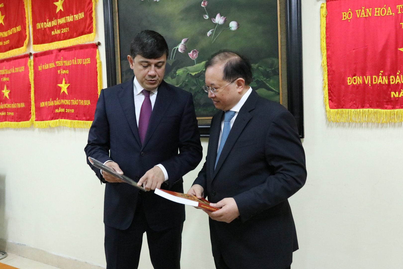 Azerbaijan, Vietnam discuss expansion of diaspora cooperation (PHOTO)