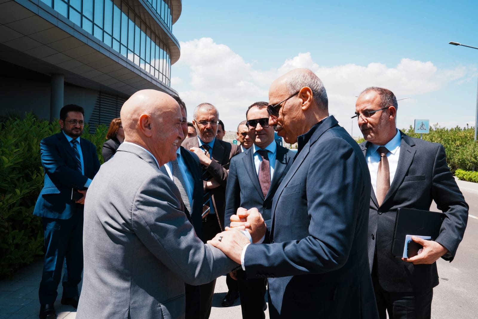 IsDB delegation reviews ongoing projects at Azerbaijan’s Alat FEZ (PHOTO)
