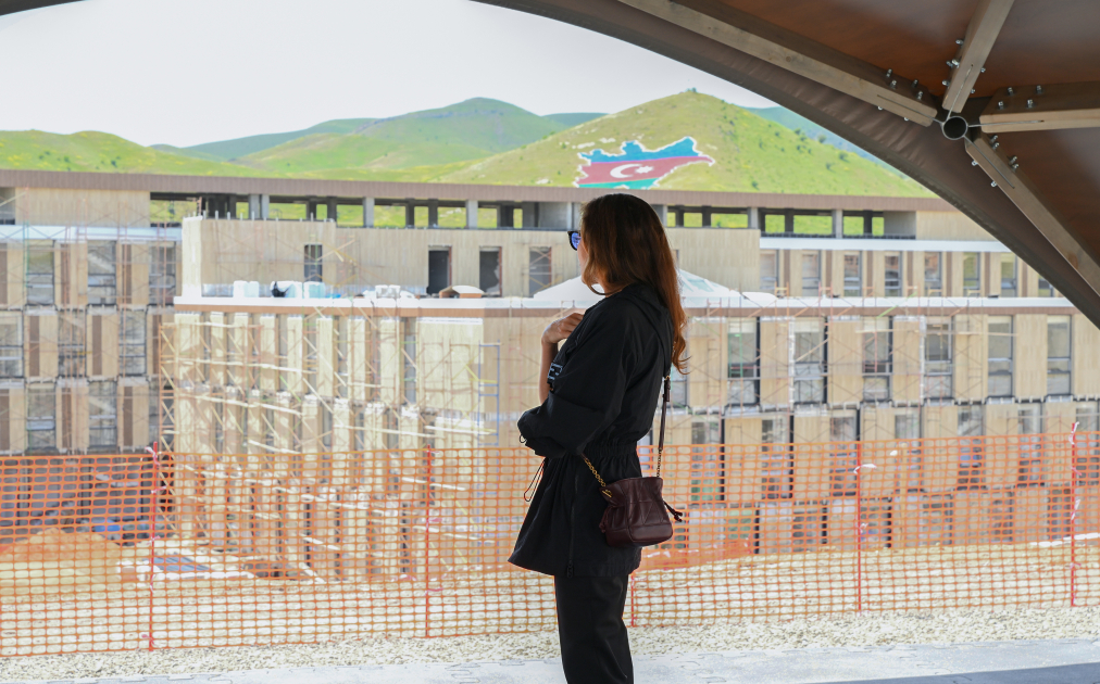 President Ilham Aliyev and First Lady Mehriban Aliyeva inspect construction of Jabrayil District Central Hospital (PHOTO)
