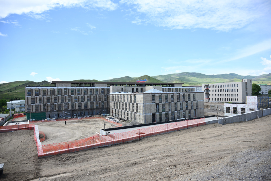 President Ilham Aliyev and First Lady Mehriban Aliyeva inspect construction of Jabrayil District Central Hospital (PHOTO)