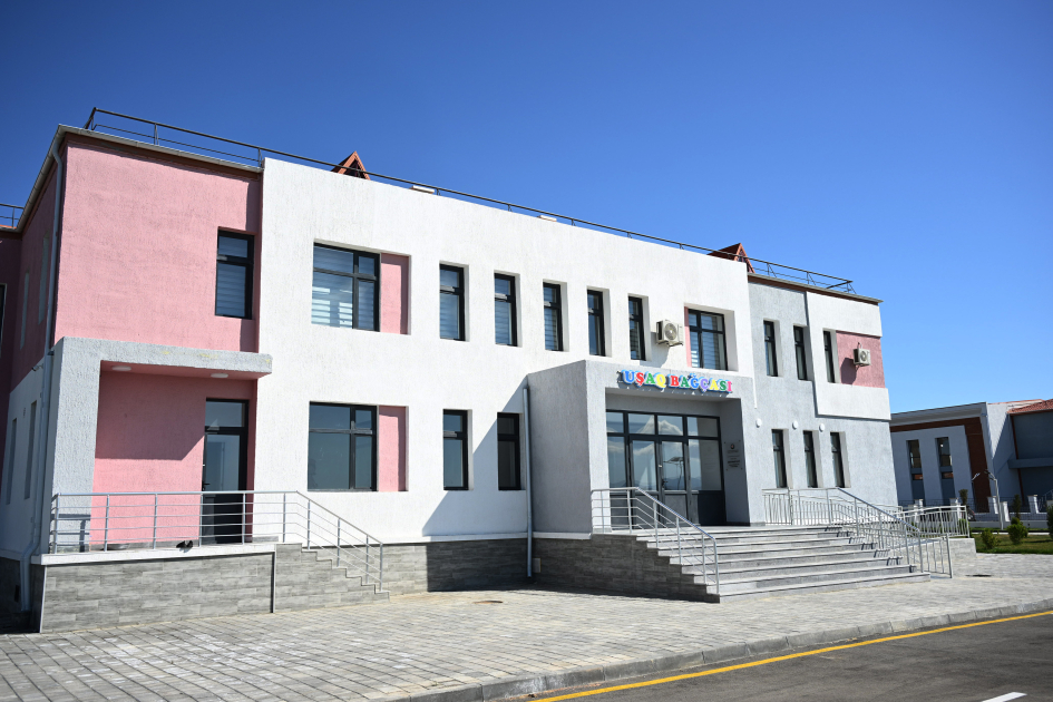 President Ilham Aliyev and First Lady Mehriban Aliyeva view facilities established in private houses in Shukurbayli village (PHOTO/VIDEO)