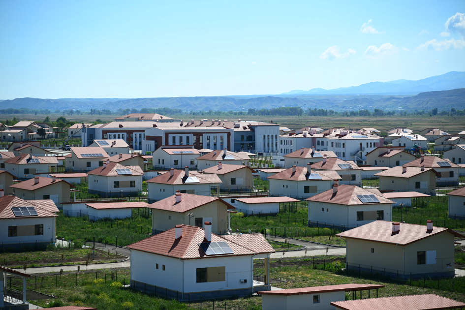 President Ilham Aliyev and First Lady Mehriban Aliyeva view facilities established in private houses in Shukurbayli village (PHOTO/VIDEO)