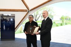 President Ilham Aliyev and First Lady Mehriban Aliyeva meet with residents moving to Shukurbeyli village in Jabrayil district (PHOTO)