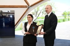 President Ilham Aliyev and First Lady Mehriban Aliyeva meet with residents moving to Shukurbeyli village in Jabrayil district (PHOTO)