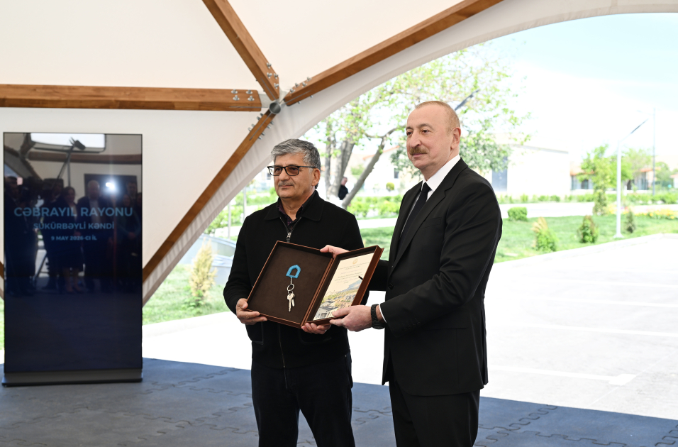 President Ilham Aliyev and First Lady Mehriban Aliyeva meet with residents moving to Shukurbeyli village in Jabrayil district (PHOTO)
