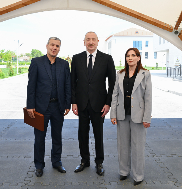 President Ilham Aliyev and First Lady Mehriban Aliyeva meet with residents moving to Shukurbeyli village in Jabrayil district (PHOTO)