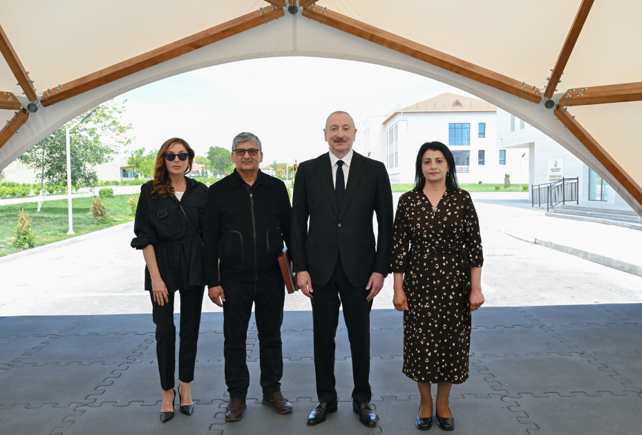 President Ilham Aliyev and First Lady Mehriban Aliyeva meet with residents moving to Shukurbeyli village in Jabrayil district (PHOTO)