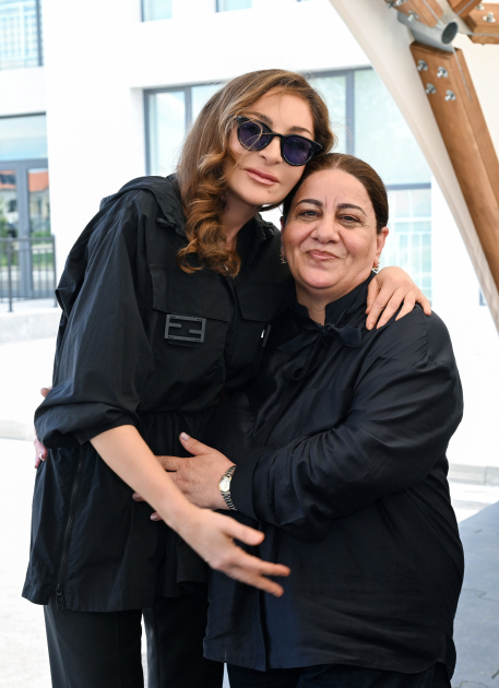 President Ilham Aliyev and First Lady Mehriban Aliyeva meet with residents moving to Shukurbeyli village in Jabrayil district (PHOTO)