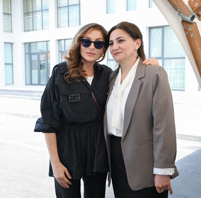 President Ilham Aliyev and First Lady Mehriban Aliyeva meet with residents moving to Shukurbeyli village in Jabrayil district (PHOTO)