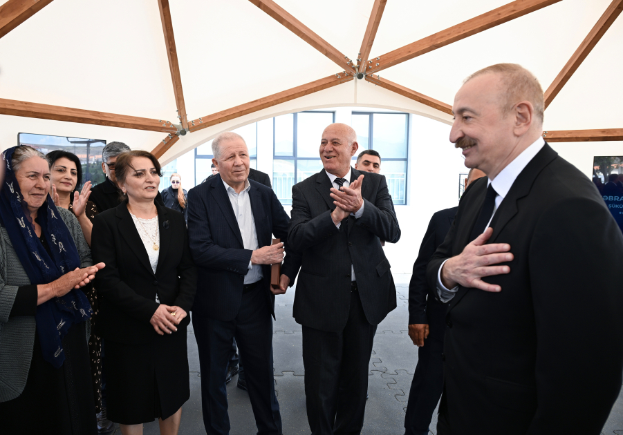 President Ilham Aliyev and First Lady Mehriban Aliyeva meet with residents moving to Shukurbeyli village in Jabrayil district (PHOTO)