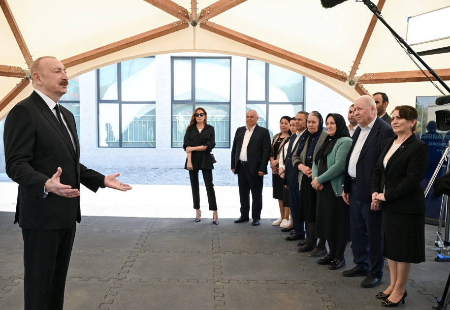 President Ilham Aliyev and First Lady Mehriban Aliyeva meet with residents moving to Shukurbeyli village in Jabrayil district (PHOTO)