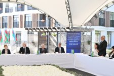 President Ilham Aliyev meets with families moving to first residential complex in Zangilan (PHOTO)