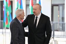 President Ilham Aliyev meets with families moving to first residential complex in Zangilan (PHOTO)