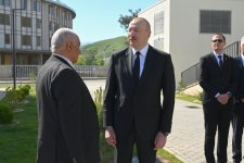 President Ilham Aliyev meets with families moving to first residential complex in Zangilan (PHOTO)