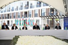 President Ilham Aliyev meets with families moving to first residential complex in Zangilan (PHOTO)