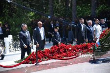 Azerbaijani people honor memory of National Leader Heydar Aliyev (PHOTO)