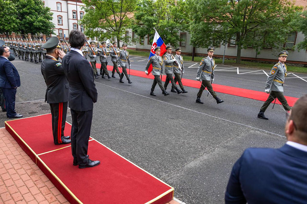 Azerbaijani Defense Minister pays official visit to Slovakia (PHOTO)