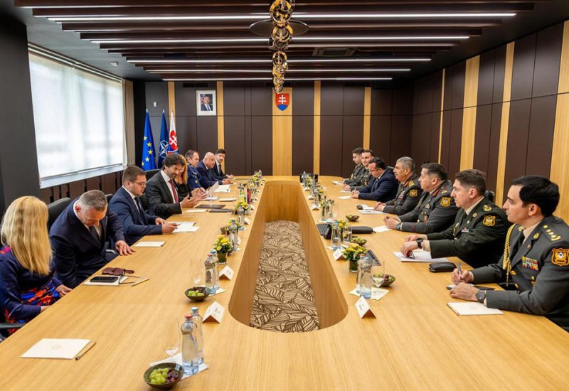 Azerbaijani Defense Minister pays official visit to Slovakia (PHOTO)