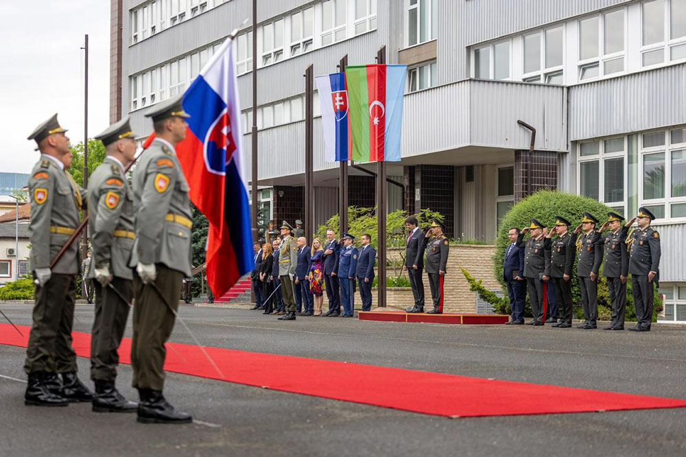 Azerbaijani Defense Minister pays official visit to Slovakia (PHOTO)