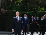 Slovak delegation pays tribute to National Leader Heydar Aliyev (PHOTO)