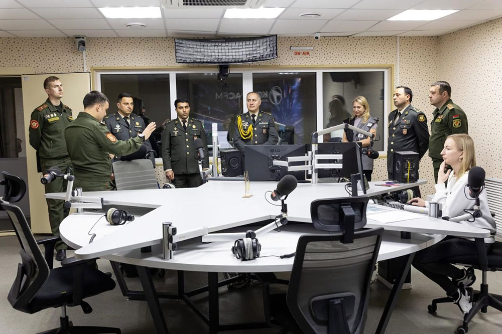 Azerbaijani, Belarusian military information field reps hold key meeting (PHOTO)