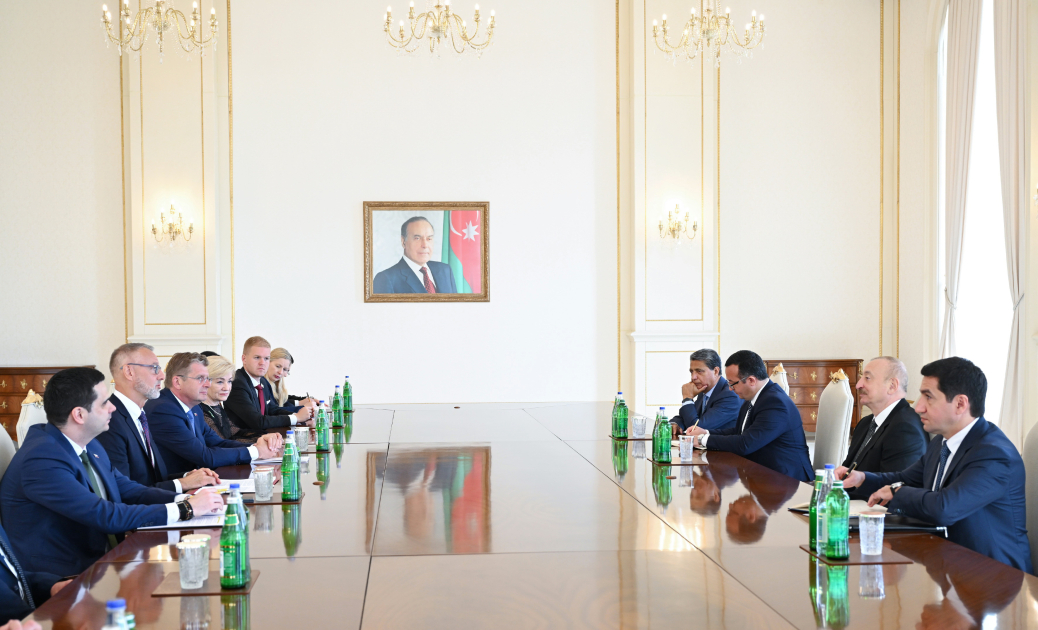 President Ilham Aliyev receives delegation led by Speaker of National Council of Slovakia (PHOTO)