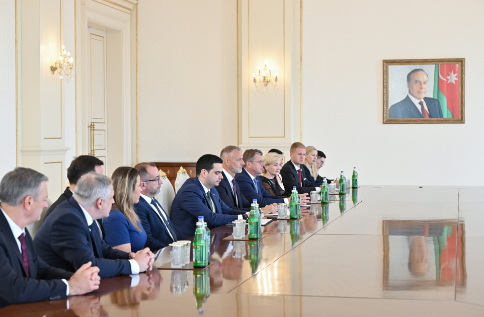 President Ilham Aliyev receives delegation led by Speaker of National Council of Slovakia (PHOTO)