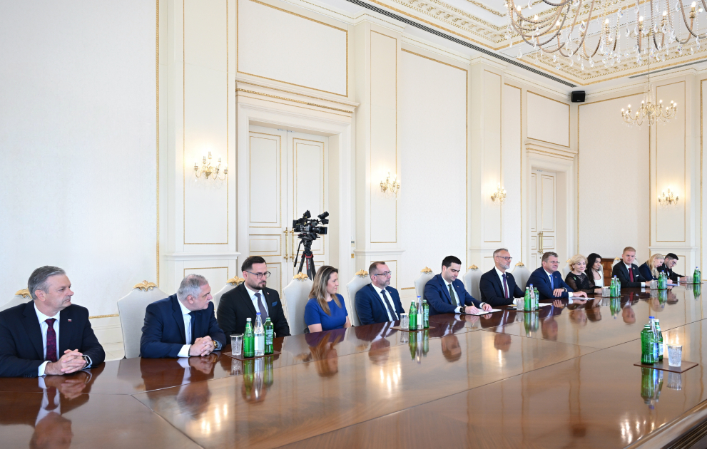 President Ilham Aliyev receives delegation led by Speaker of National Council of Slovakia (PHOTO)