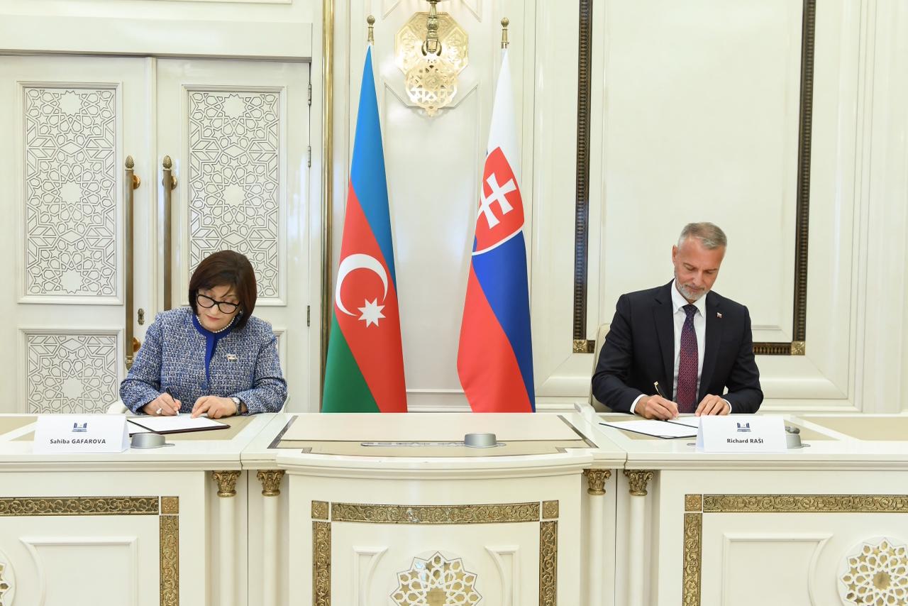 Azerbaijan, Slovakia strengthen ties with inter-parliamentary MoU (PHOTO)