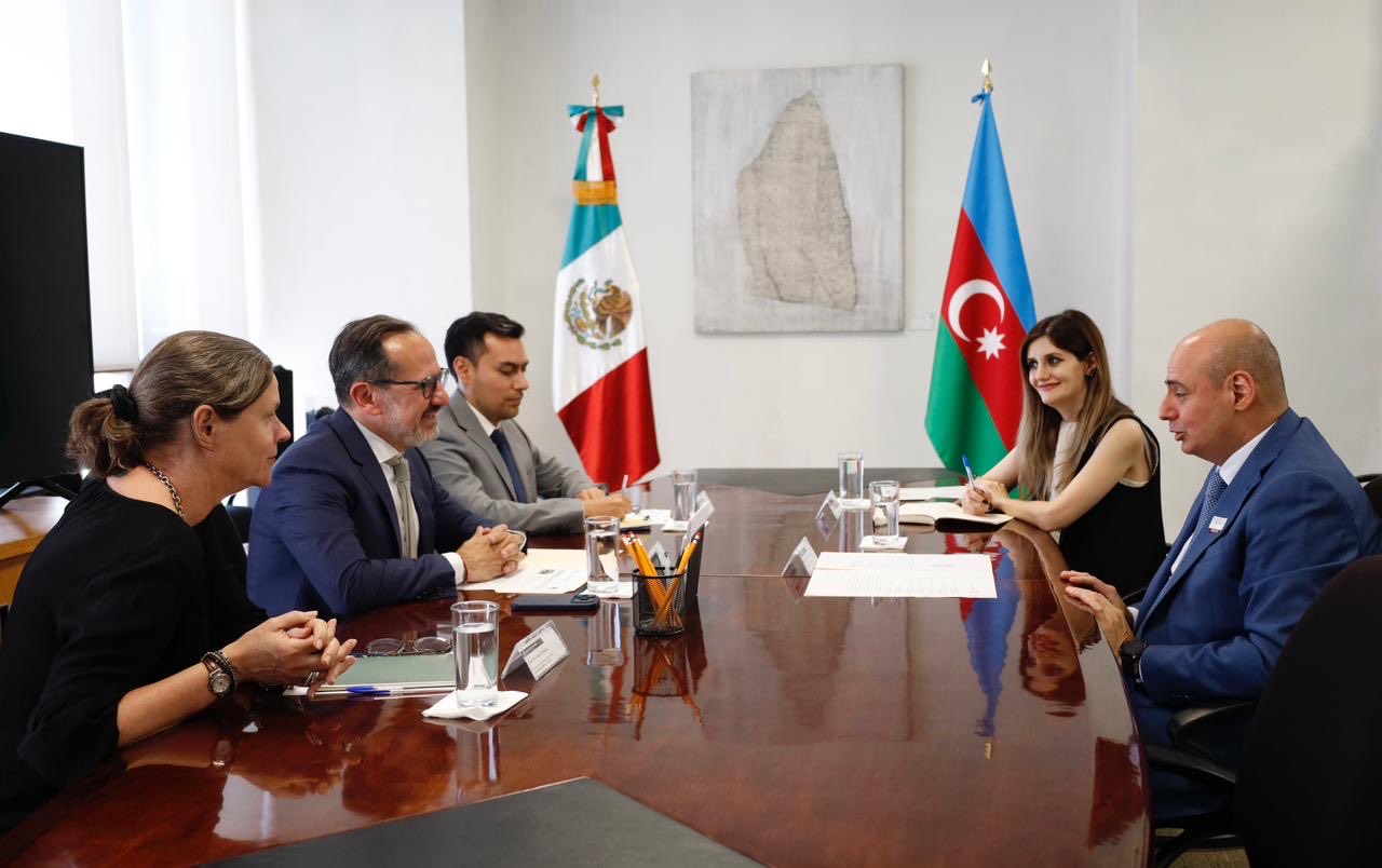 Azerbaijan, Mexico discuss collaboration ahead of WUF13 in Baku (PHOTO)