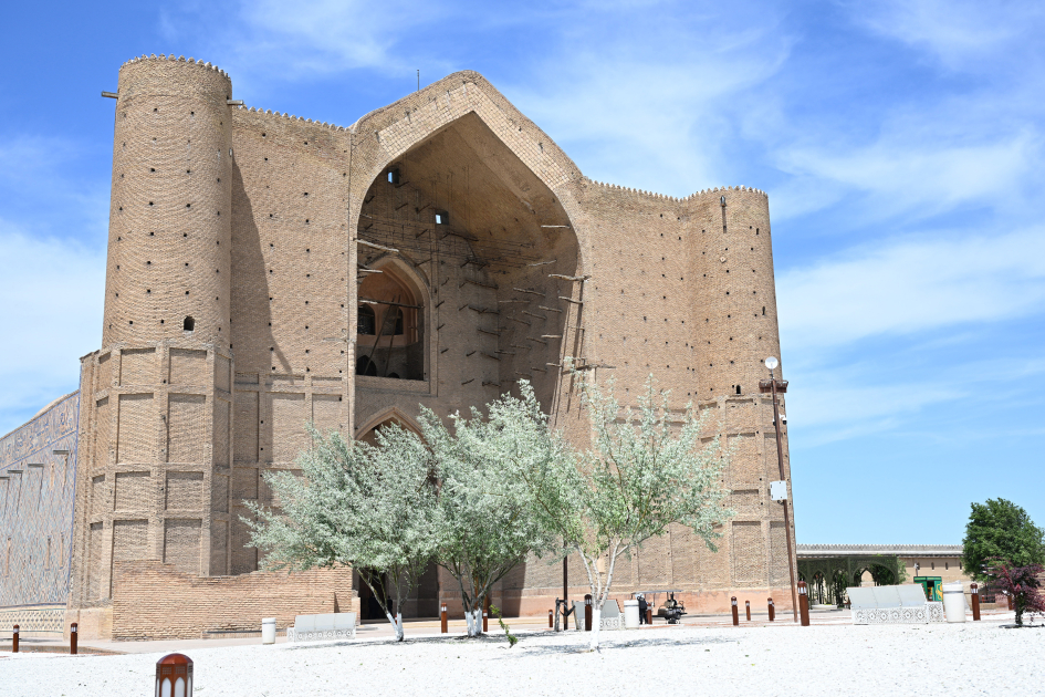 President Ilham Aliyev and other participants of OTS informal summit tour cultural sites in Turkistan (PHOTO)