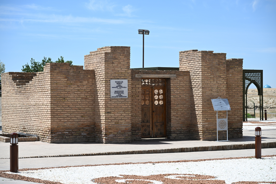 President Ilham Aliyev and other participants of OTS informal summit tour cultural sites in Turkistan (PHOTO)