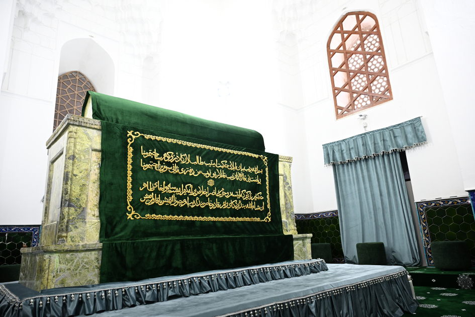 President Ilham Aliyev and other participants of OTS informal summit tour cultural sites in Turkistan (PHOTO)
