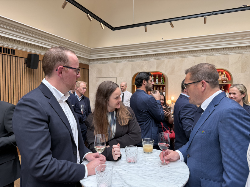 Head of Baku Media Center Arzu Aliyeva attends “Taghiyev: Oil” film screened in London (PHOTO)