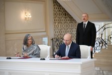 President Ilham Aliyev receives Executive Director of UN Human Settlements Programme (PHOTO)