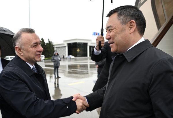 President of Kyrgyzstan arrives in Azerbaijan on visit