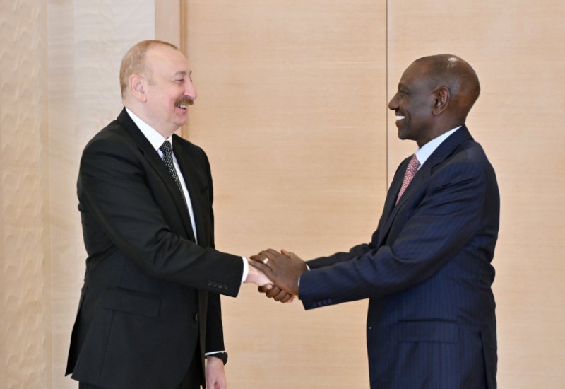 President Ilham Aliyev meets with delegation led by President of Kenya (PHOTO)