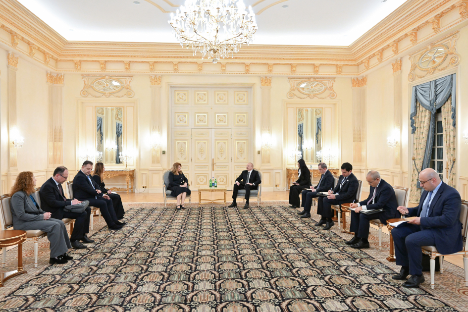 President Ilham Aliyev meets with President of Bulgaria (PHOTO)