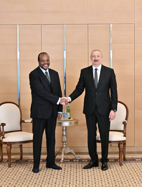 President Ilham Aliyev meets with delegation led by King of Eswatini (PHOTO)