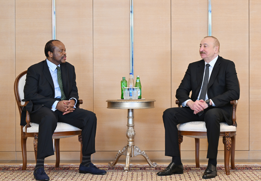 President Ilham Aliyev meets with delegation led by King of Eswatini (PHOTO)