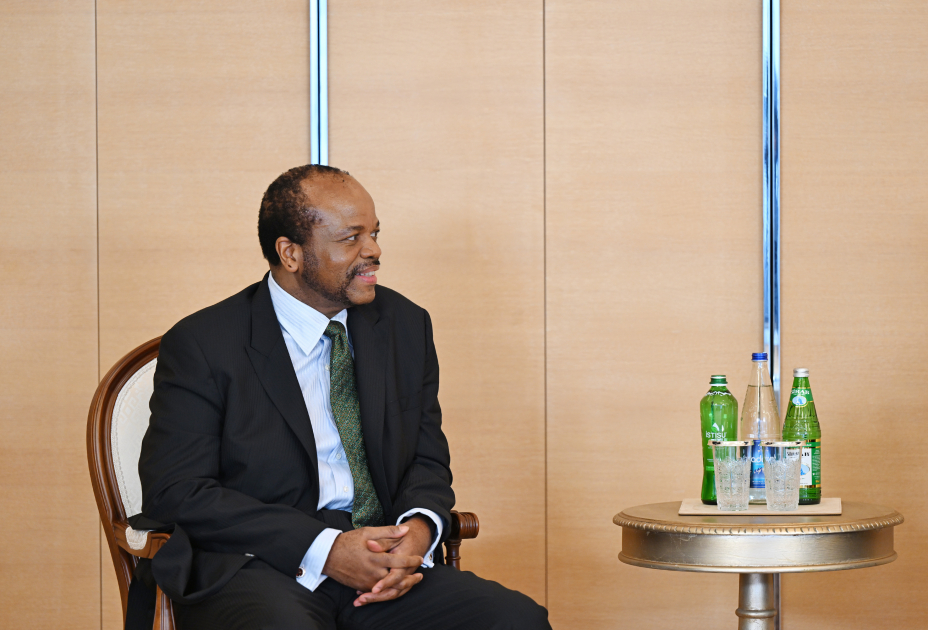 President Ilham Aliyev meets with delegation led by King of Eswatini (PHOTO)