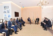 President Ilham Aliyev meets with delegation led by President of Kenya (PHOTO)