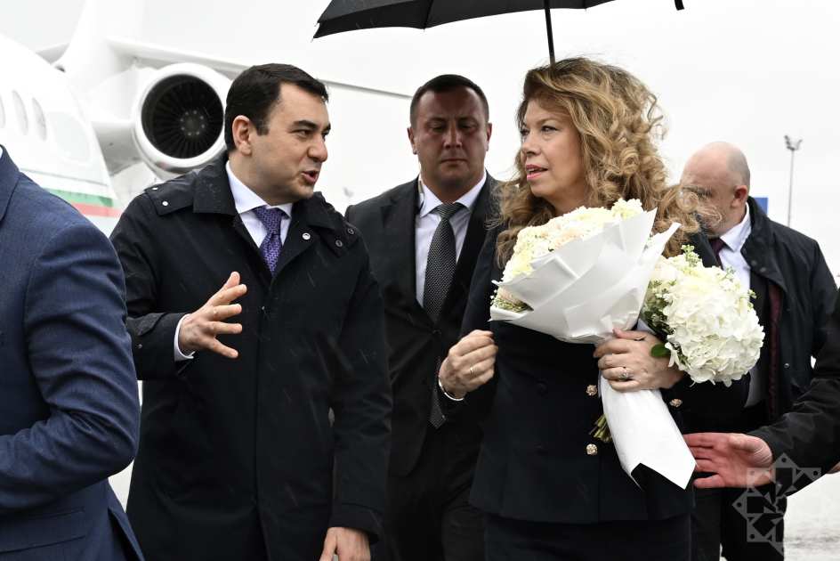 President of Bulgaria arrives in Azerbaijan on visit (PHOTO)
