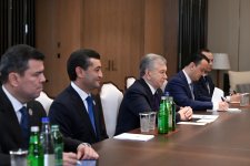 President Ilham Aliyev meets with President of Uzbekistan Shavkat Mirziyoyev (PHOTO)