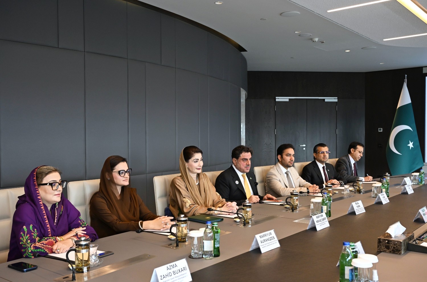 Azerbaijan’s Economy Minister meets Pakistan’s Punjab Chief Minister on WUF13 sidelines (PHOTO)